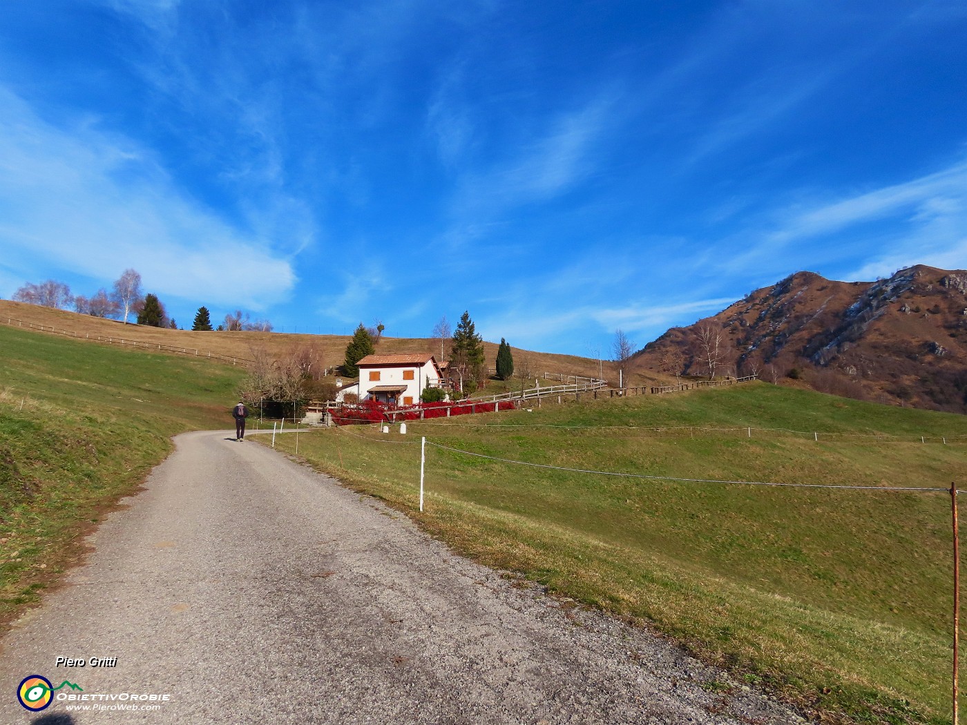 07 Salendo alla Forcella di Spettino con vista in Monte Gioco.JPG